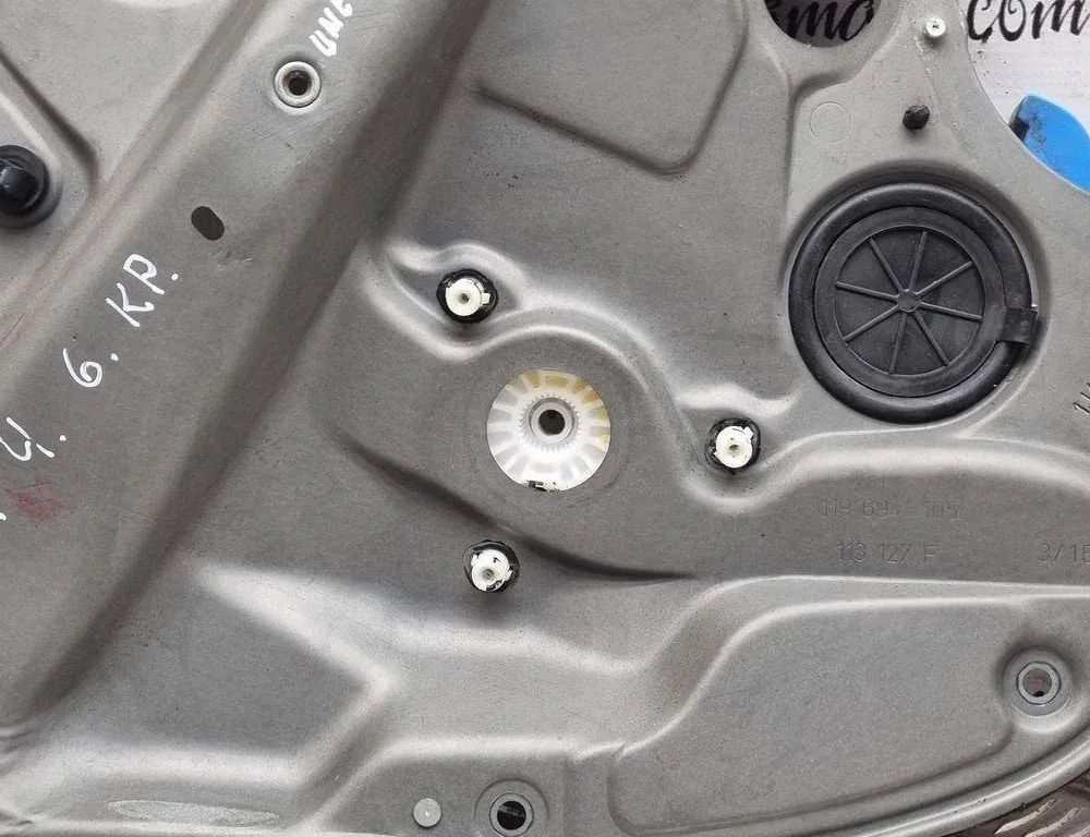 VOLKSWAGEN Golf 5 generation (2003-2009) Rear left door window lifter 1J4839729H 31455174