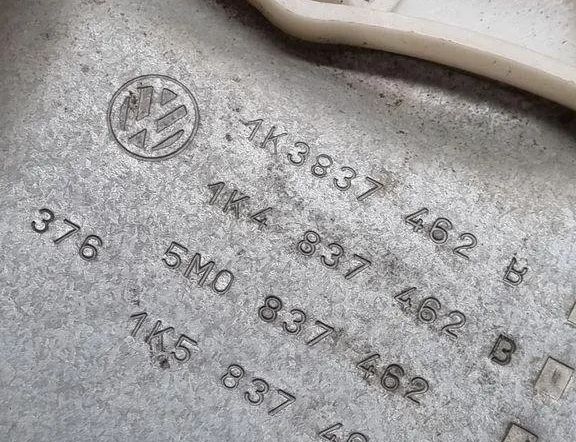 VOLKSWAGEN Golf Plus 1 generation (2004-2009) Стеклоподъемник задней правой двери 1K3837462B 31455726