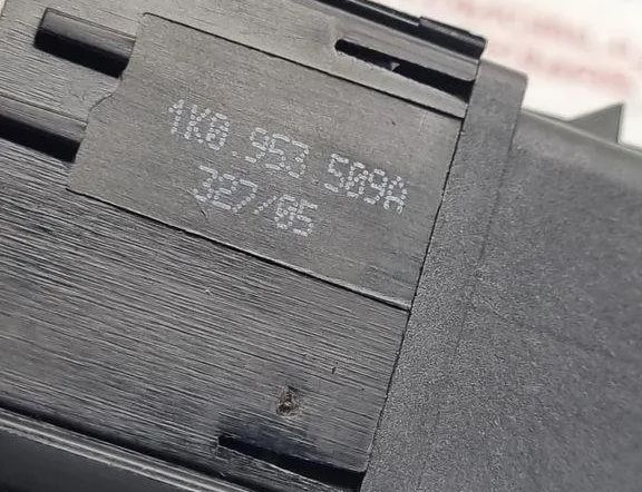 VOLKSWAGEN Jetta 3 generation (1992-1998) Hazard button 1K0953509A 31455995