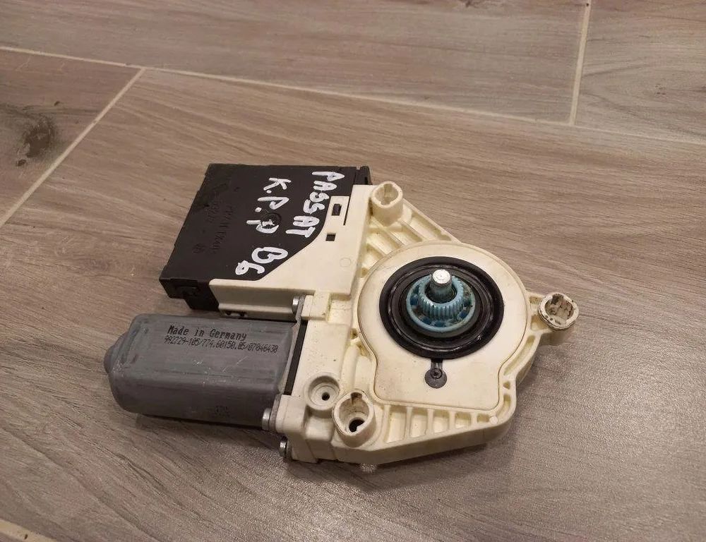 VOLKSWAGEN Passat B7 (2010-2015) Front Left Door Window Regulator Motor 1K0959793G 31461620