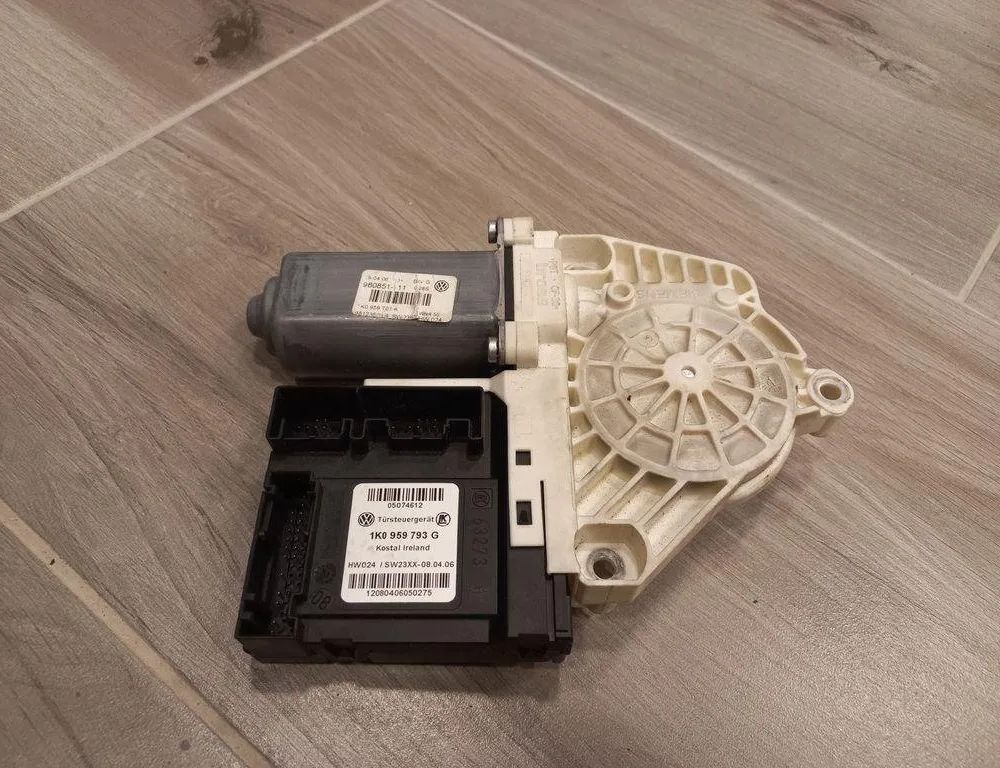 VOLKSWAGEN Passat B7 (2010-2015) Front Left Door Window Regulator Motor 1K0959793G 31461620