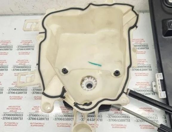 SEAT Toledo 3 generation (2004-2010) Aizmugurējo labo durvju logu pacēlājs 5P0837402A 31462587