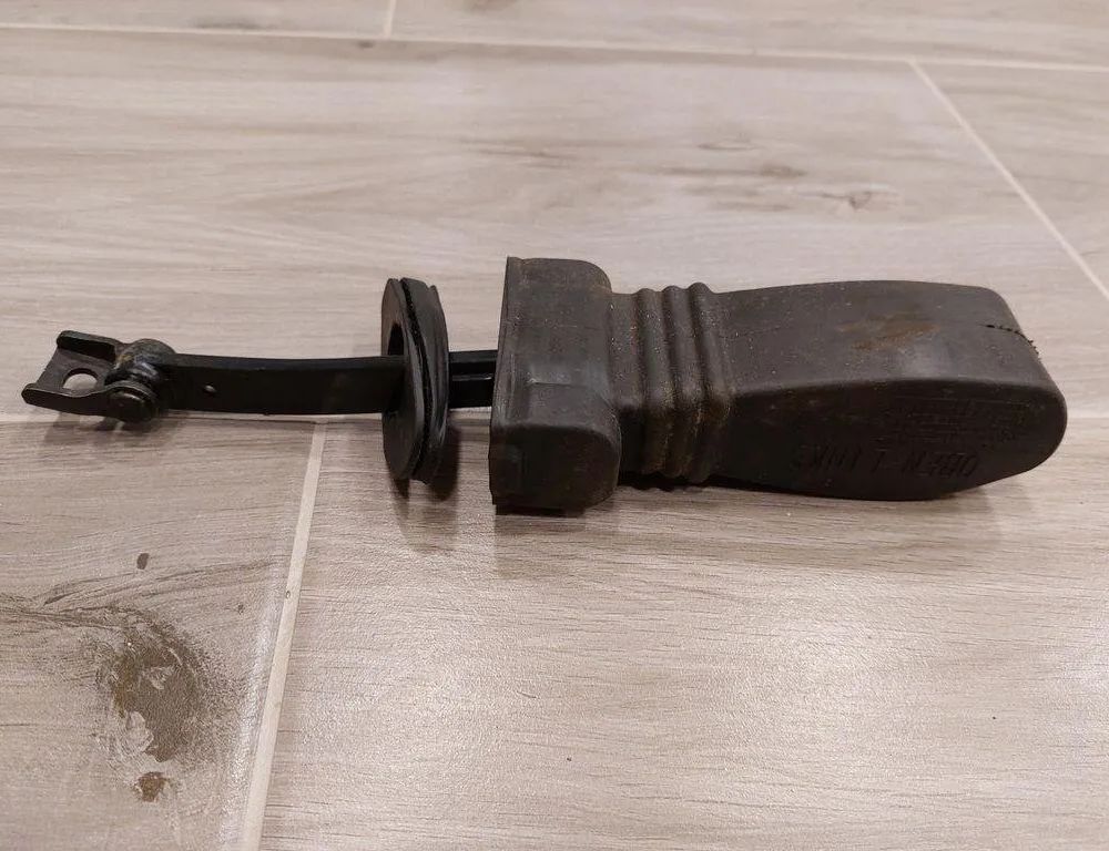 AUDI A4 B7/8E (2004-2008) Ограничитель задней правой двери 8K0839267 31463151