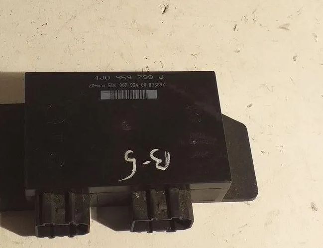 VOLKSWAGEN Passat B5 (1996-2005) Блок управления Комфорт 1J0959799J 31471080