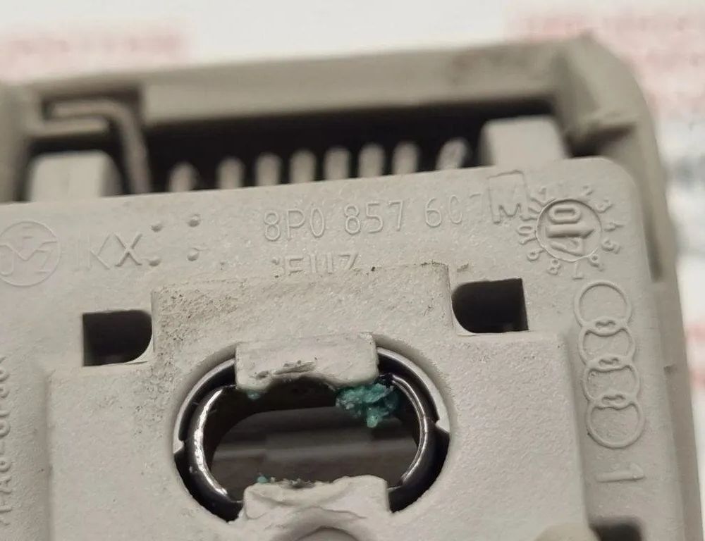 AUDI A6 C6/4F (2004-2011) Ручка крыши задняя правая 8P0857607M 31471471