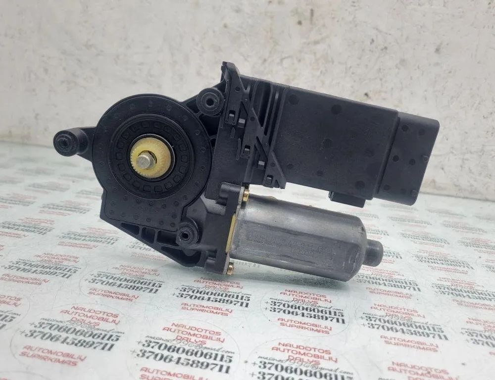 VOLKSWAGEN Passat B5 (1996-2005) Priekšējo kreiso durvju logu pacēlāja motorīts 3B4837752CQ 31473533