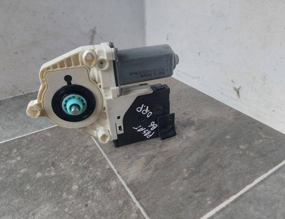 VOLKSWAGEN Passat B6 (2005-2010) Маторчик стеклоподъемника передней левой двери 1K0959792H 31474226