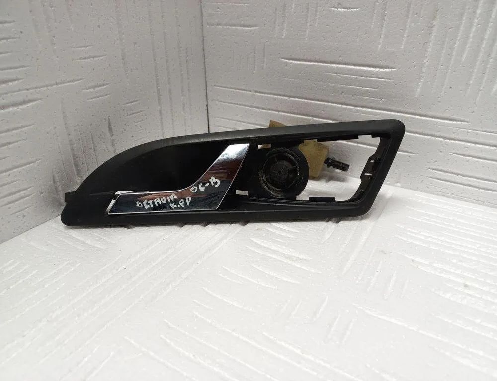 SKODA Octavia 2 generation (2004-2013) Kreisais priekšējais iekšējais atvēršanas rokturis 1Z0837247,1Z0035411B 31474349