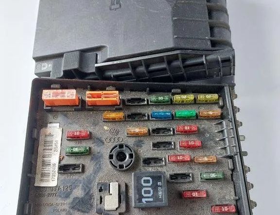 VOLKSWAGEN Passat B7 (2010-2015) Drošinātāju kārba 1K0937132,3C0937125 31474477