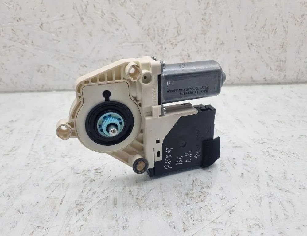 VOLKSWAGEN Passat B6 (2005-2010) Маторчик стеклоподъемника передней левой двери 1K0959793L 31476521