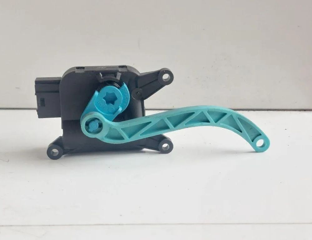 SKODA Octavia 1 generation (1996-2010) Клапаны управления внутренним подогревом 0132801343VW,1K1907511E 31477016