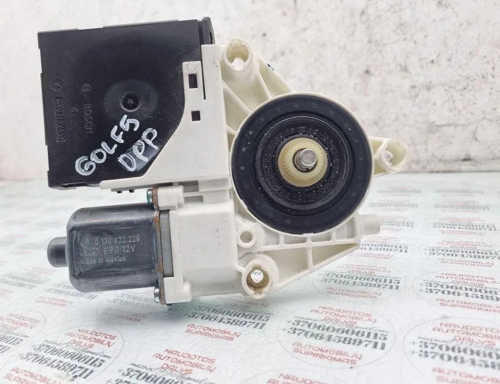 VOLKSWAGEN Golf 8 generation (2019-2023) Front Left Door Window Regulator Motor 1K5837402AH 31477693