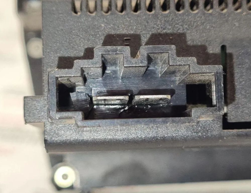 AUDI A6 C6/4F (2004-2011) Other Control Units 4B0820043F 31479412