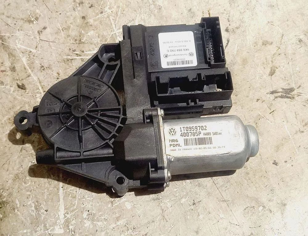 VOLKSWAGEN Touran 1 generation (2003-2015) Маторчик стеклоподъемника передней левой двери 1T0959702 31479866