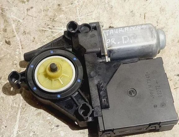 VOLKSWAGEN Touran 1 generation (2003-2015) Маторчик стеклоподъемника передней левой двери 1T0959702 31479866