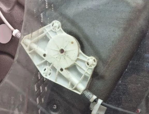 VOLKSWAGEN Touareg 1 generation (2002-2010) Стеклоподъемник задней левой двери 7E0035411A 31479904