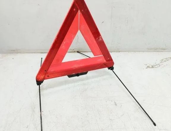 VOLKSWAGEN Passat B6 (2005-2010) Знак аварийной остановки 3C5860251 31906548