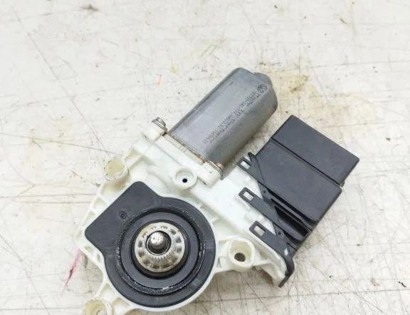 VOLKSWAGEN Golf 7 generation (2012-2024) Маторчик стеклоподъемника передней левой двери 1J4959811C 31906968