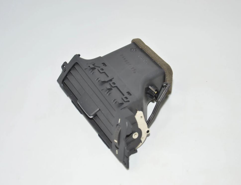 BMW 3 Series E90/E91/E92/E93 (2004-2013) Вентиляционные отверстия в приборной панели 9130466 12066411