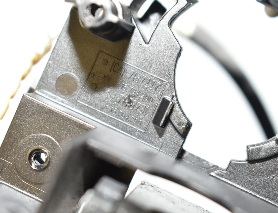 BMW M6 F06/F12/F13 (2012-2018) Кронштейн ручки передней левой двери 7187227,51217187227,51217300327,7300327,51212219941,2219941 13784202