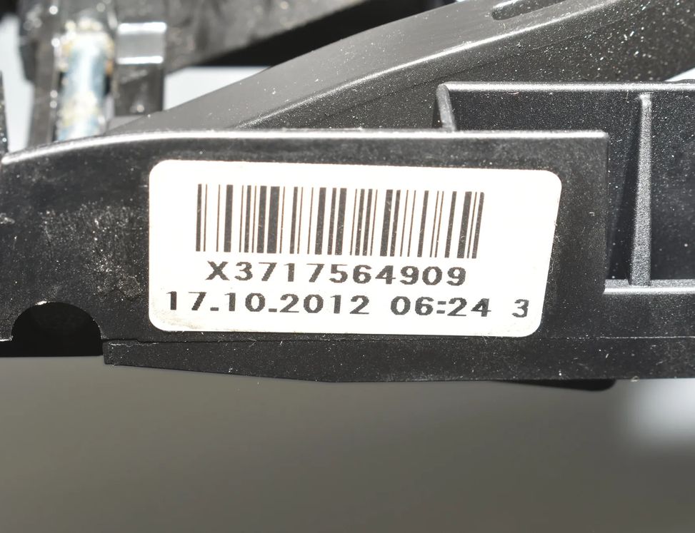 BMW 5 Series F10/F11 (2009-2017) Aizmugurējo kreiso durvju iekšējā roktura rāmis / kronšteins 51217175649,7175649,51217300323,7300323,51212219937,2219937 15005983