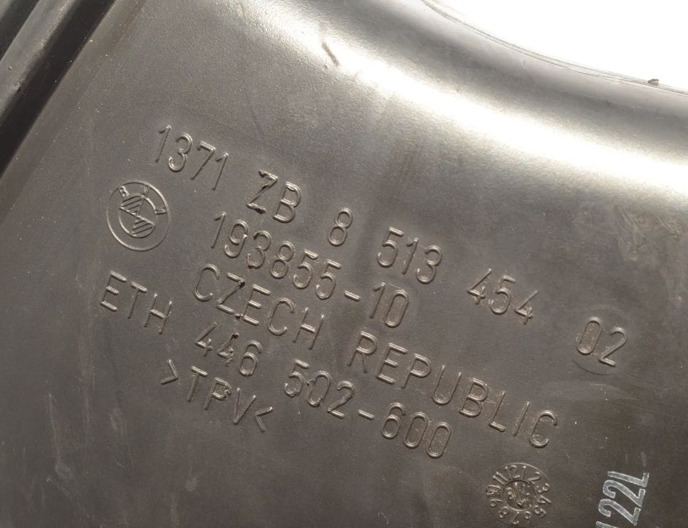 BMW 5 Series F10/F11 (2009-2017) Воздухозаборная труба 8513454,13718513454 22609650