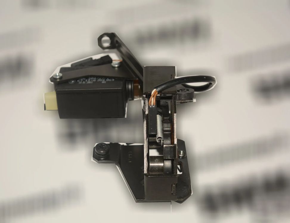 BMW 5 Series E39 (1995-2004) Tailgate Boot Lock 8238469 2318535