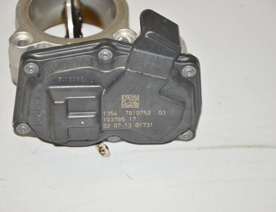 BMW 5 Series F10/F11 (2009-2017) Throttle Body 7810752 2562840