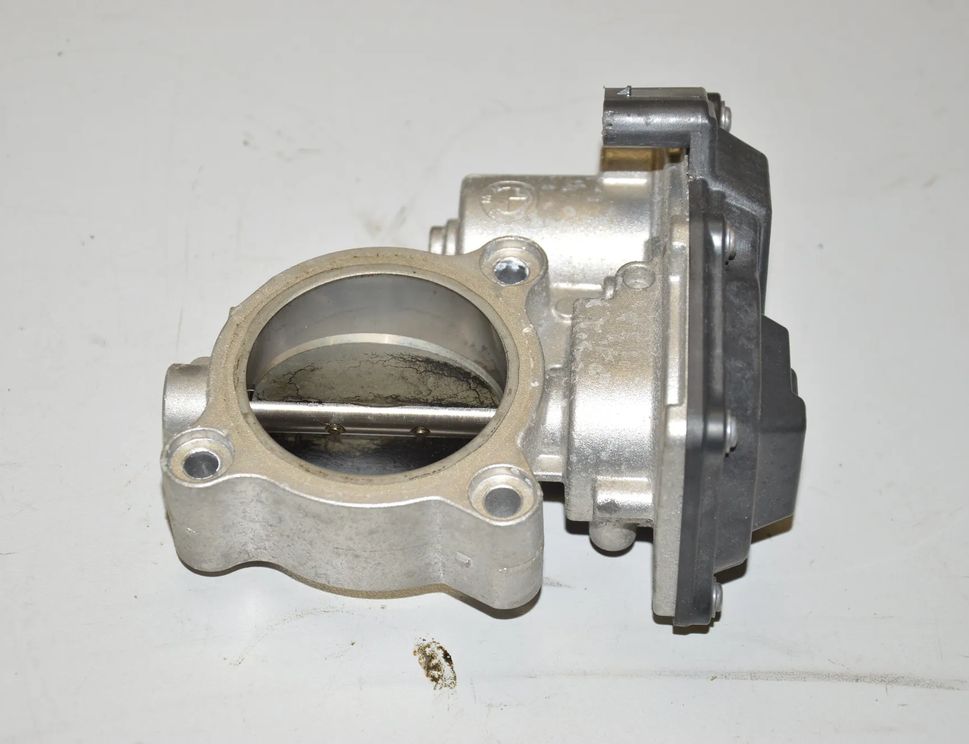 BMW 5 Series F10/F11 (2009-2017) Throttle Body 7810752 2562840