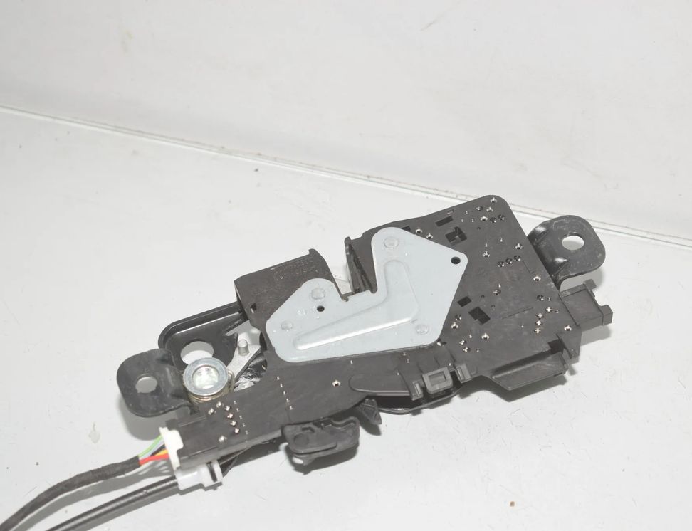 BMW 3 Series G20/G21/G28 (2018-2024) Automātiskās bagāžnieka atvēršanas komplekts 9852925,9275119,7430626,7357112,7453413,61359852925,5A19DB2,61355A19DB2,61319275119,9162643,61319162643,5A64C24,61315A64C24,51247430626,51247357112,2704105,51242704105 27729011