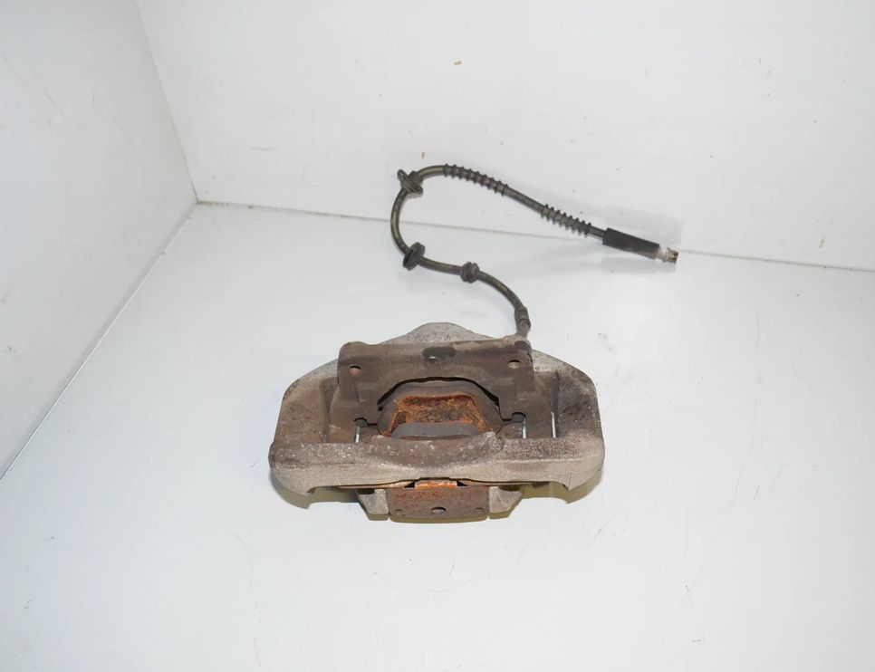 BMW 5 Series F10/F11 (2009-2017) Priekšējais kreisais bremžu suports 34116792689,6792689 31467844