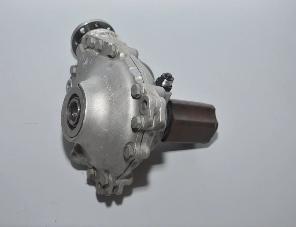 BMW 7 Series G11/G12 (2015-2023) Front Transfer Case 7648878 3390807