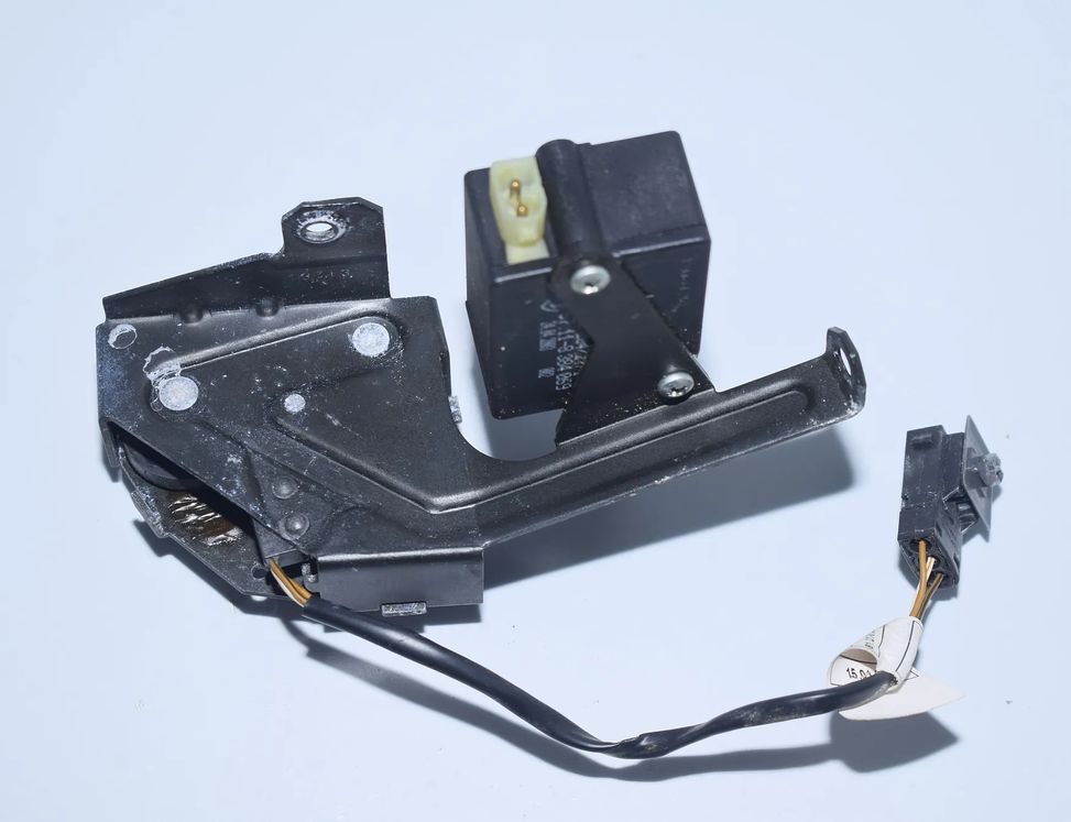 BMW 5 Series E39 (1995-2004) Tailgate Boot Lock 8381137,8384069 3698666