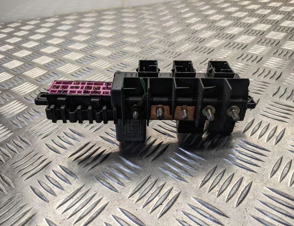 AUDI A3 8L (1996-2003) Fuse Box 896083000 31428057