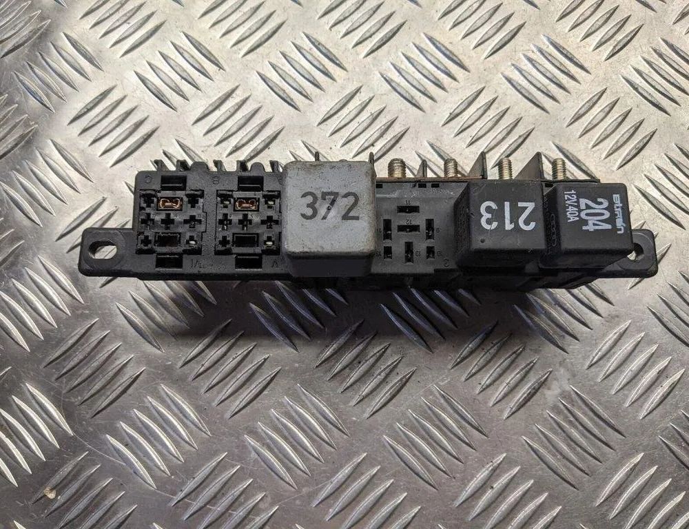 AUDI A3 8L (1996-2003) Fuse Box 896083000 31428057