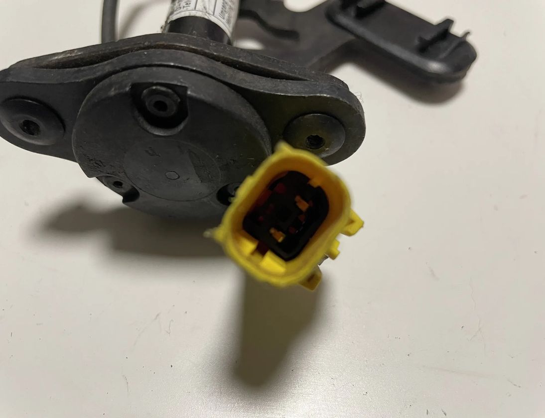 BMW X6 F16 (2014-2020) HOOD ACTUATOR HINGE 7326020 13942032