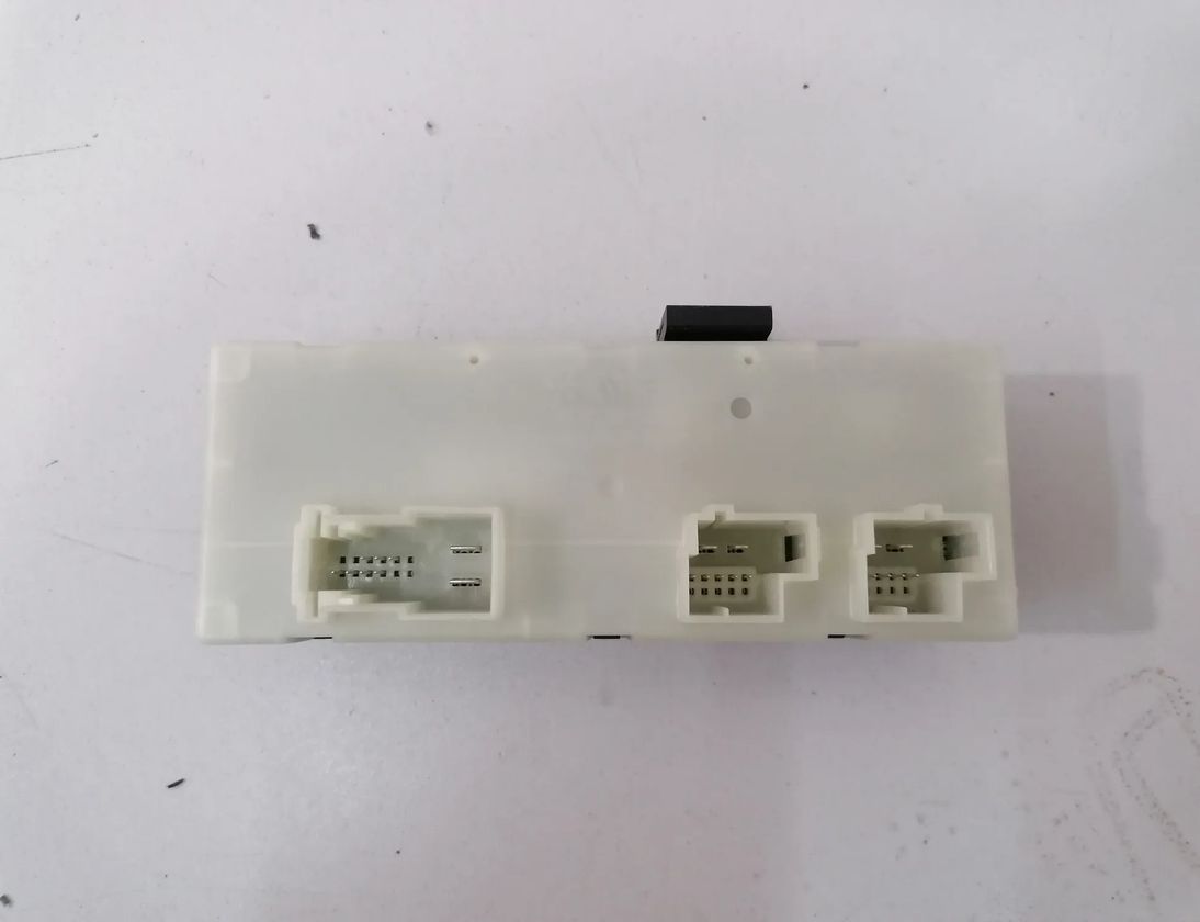 BMW X3 G01 (2017-2024) Aizmugurējā vāka / bagāžnieka vadības bloks 8739634 17215313