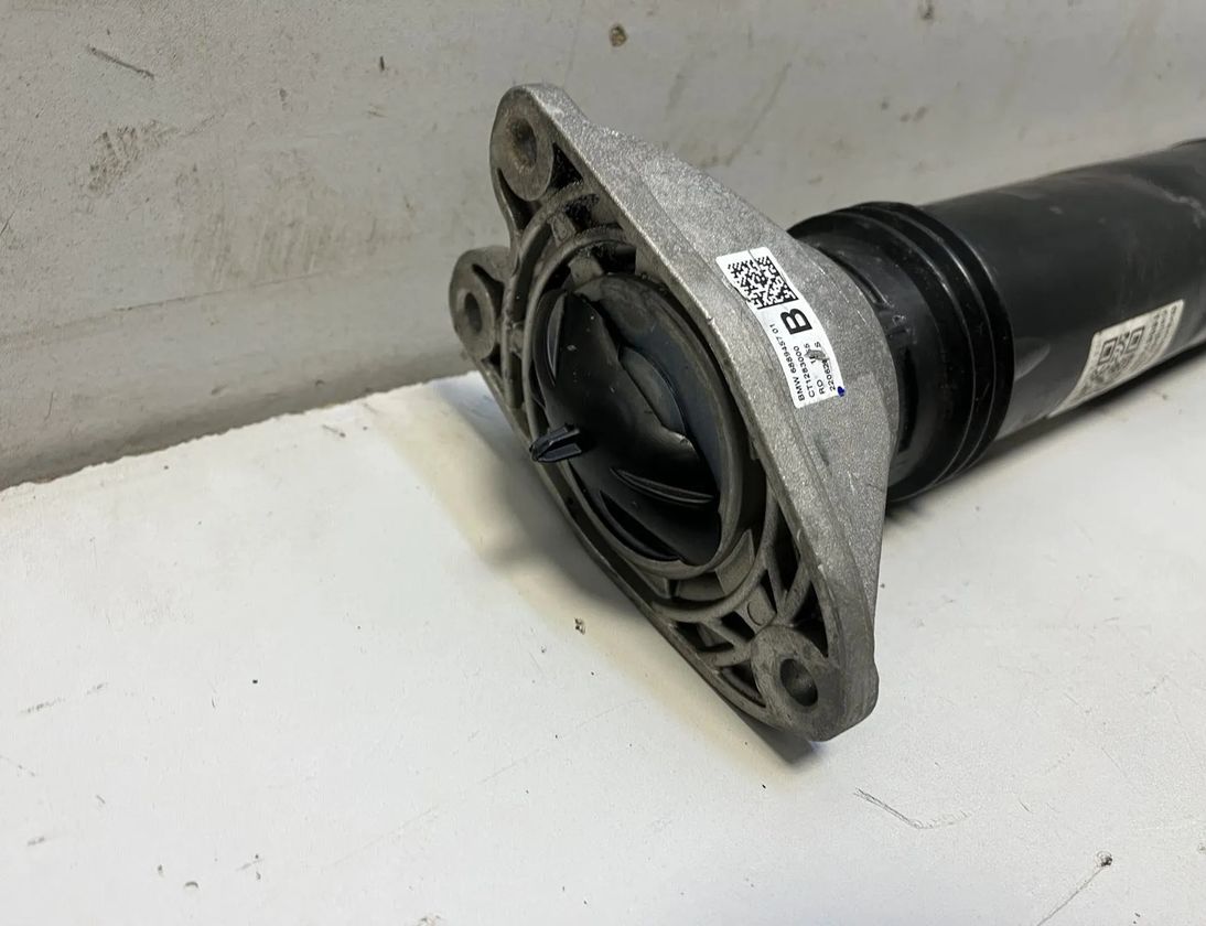 BMW X1 3 generation (U11) (2022-2023) Амортизатор задний правый 5A28A89,6897478,6889457 29466913