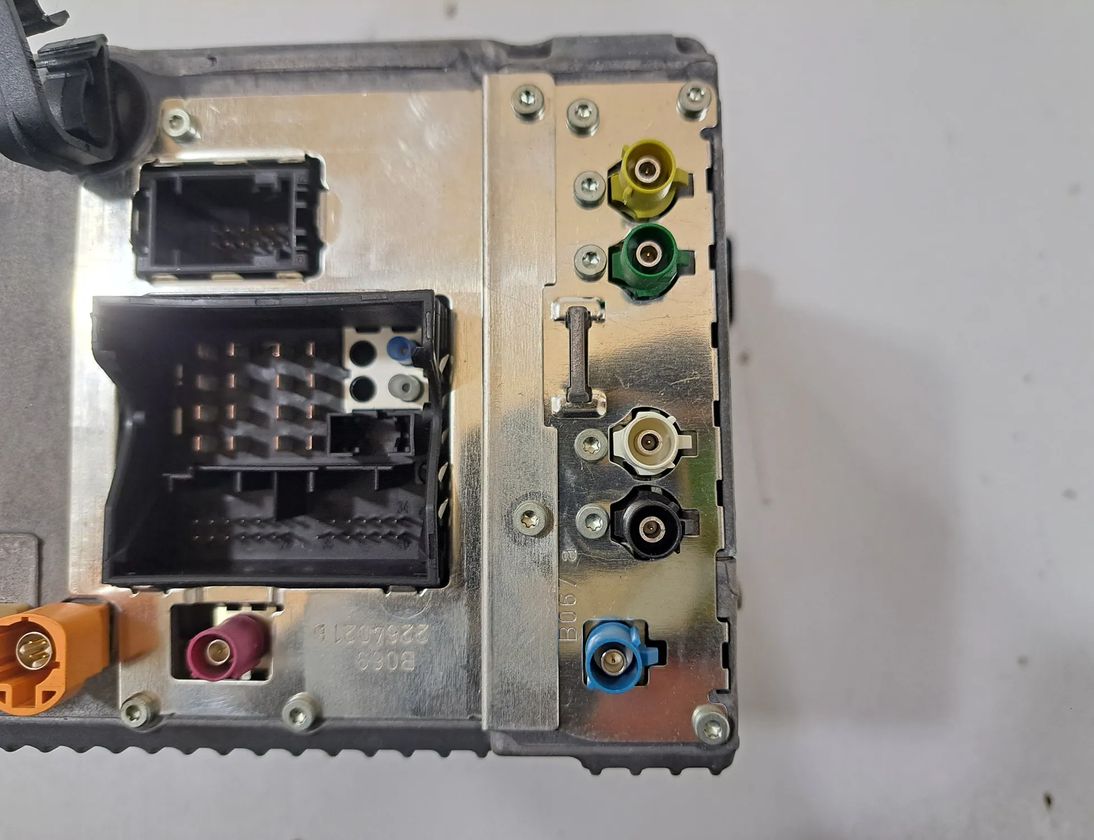 BMW 6 Series F06/F12/F13 (2010-2018) Навигационная система 9327318,9284976,9286707,6826790,6826772,6832270,6819950,9389856,9387565,9383069,9365764,9351679,9347822,9356496 30379410