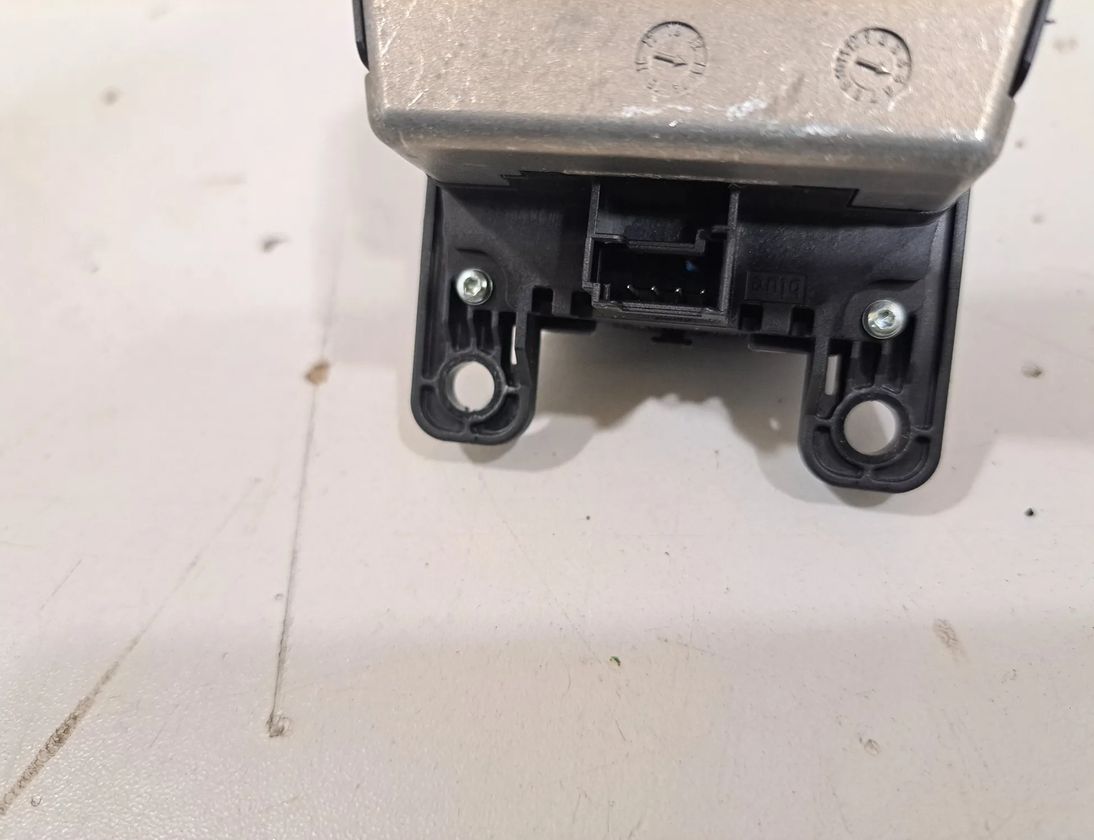 BMW 6 Series F06/F12/F13 (2010-2018) Навигационная система 9327318,9284976,9286707,6826790,6826772,6832270,6819950,9389856,9387565,9383069,9365764,9351679,9347822,9356496 30379410