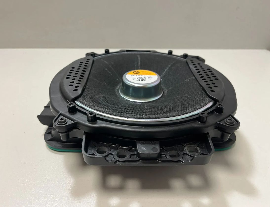 BMW X7 G07 (2018-2024) Низкочастотный динамик с правой стороны 2622516,2622511 31467104