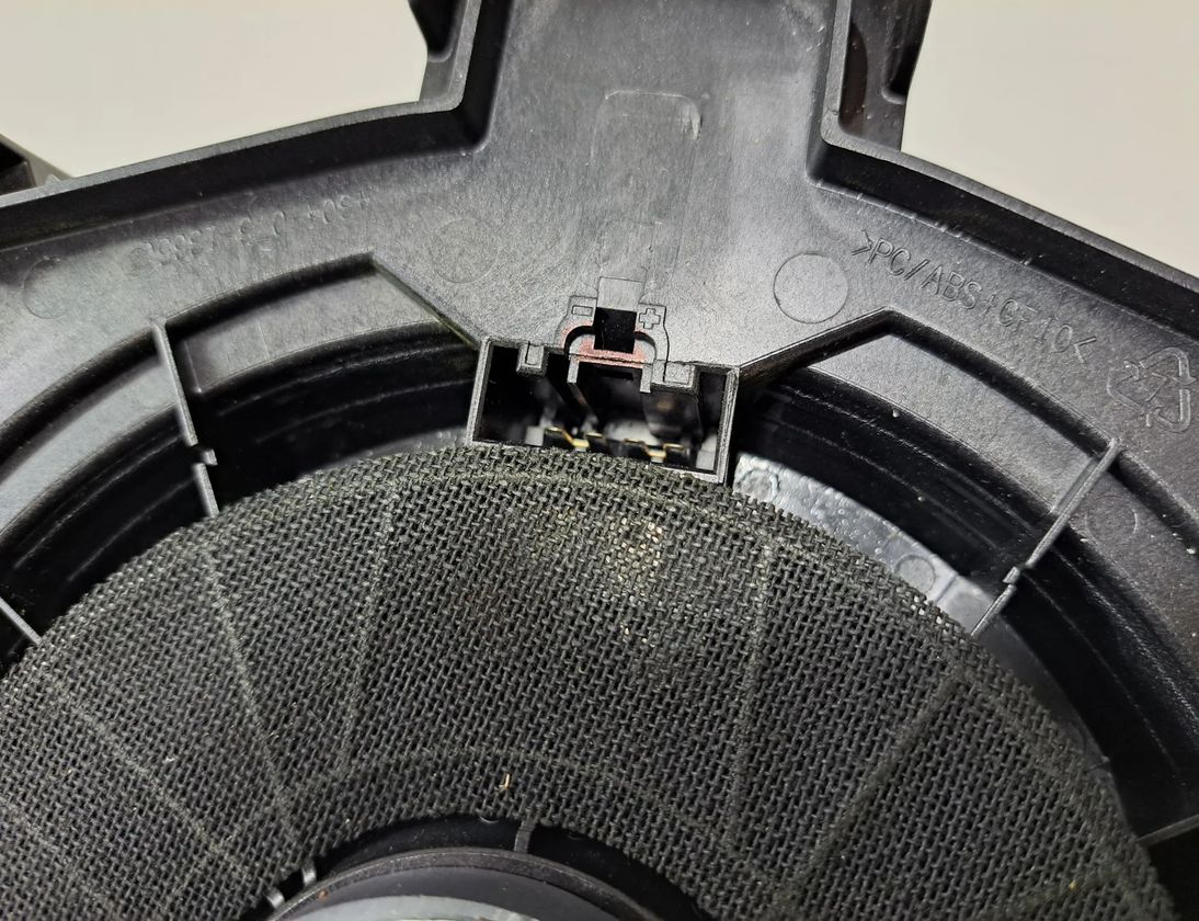 BMW X4 G02 (2018-2024) Right Side Floor Speaker Woofer 6811918 31494387