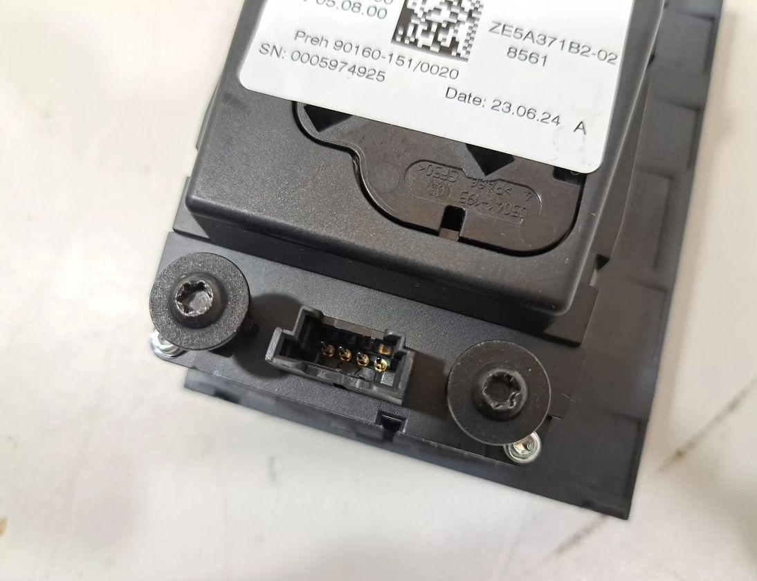 BMW X4 G02 (2018-2024) Дисплей управления навигацией 5B6D4E2,5B6B583,5A32A42,5A1D041,5A12F47,9423194,9891527,9462643,5A371B2 31640483