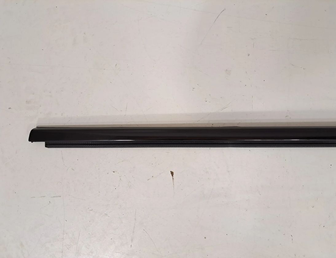 BMW X7 G07 (2018-2024) Горизонтальная отделка задних правых дверей 7444106,5A8A288 31931028