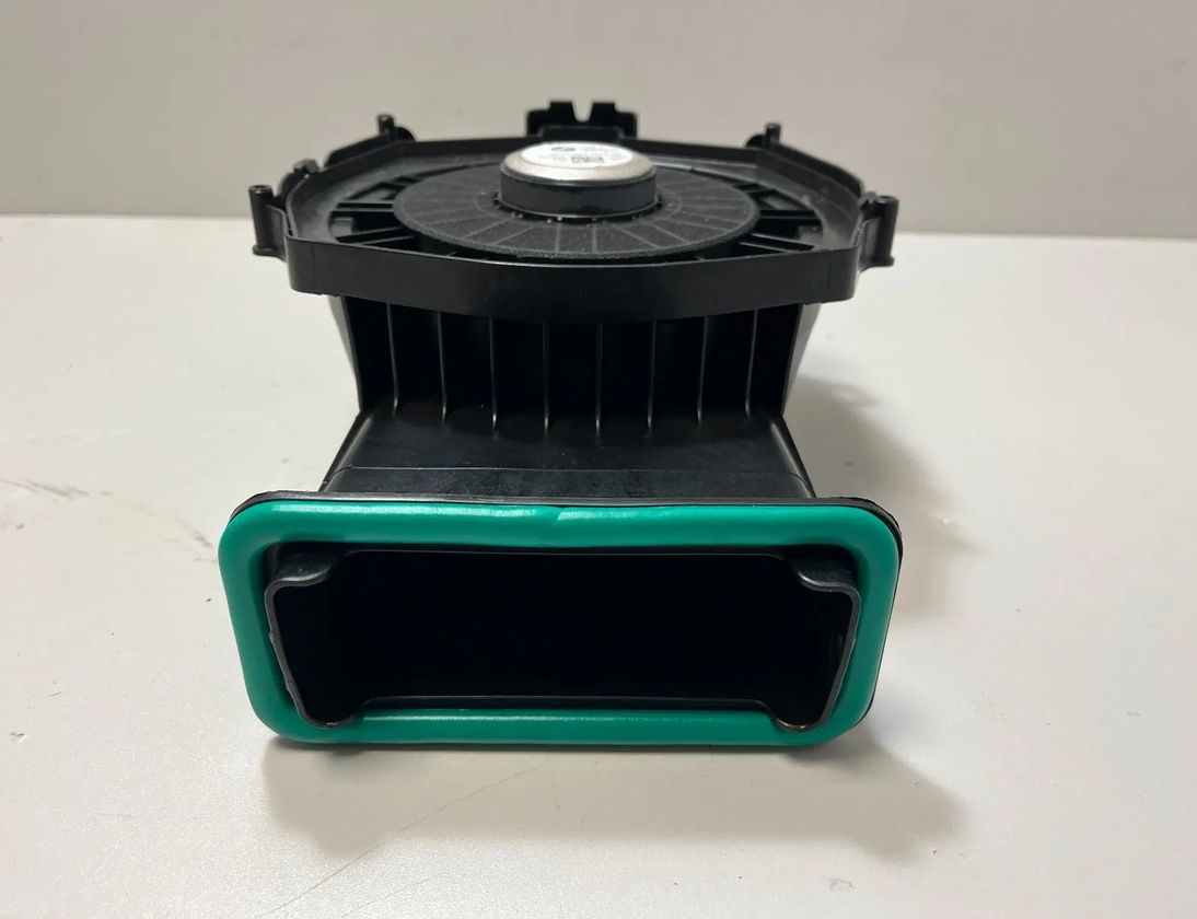 BMW X4 G02 (2018-2024) Низкочастотный динамик с левой стороны 6811918,6826949 31995013