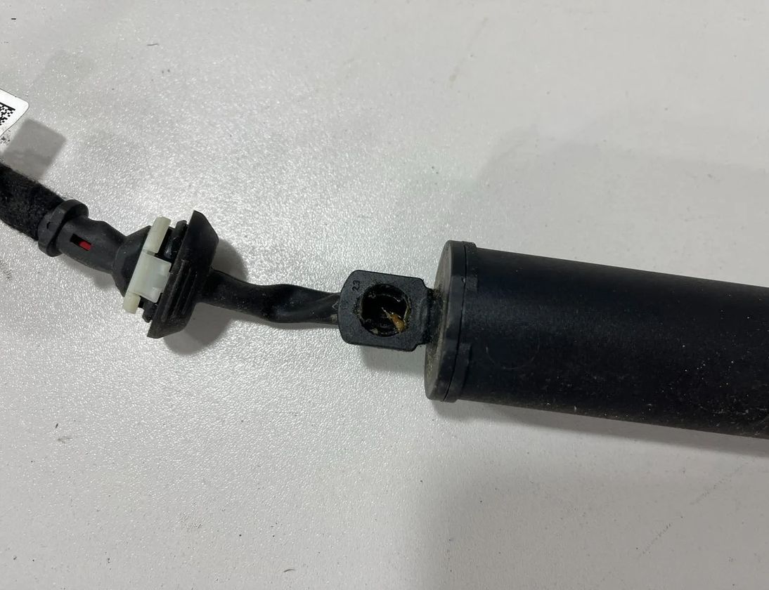 BMW X5 G05/G18 (2018-2024) Амортизатор крышки багажника левый 9482800 32382830