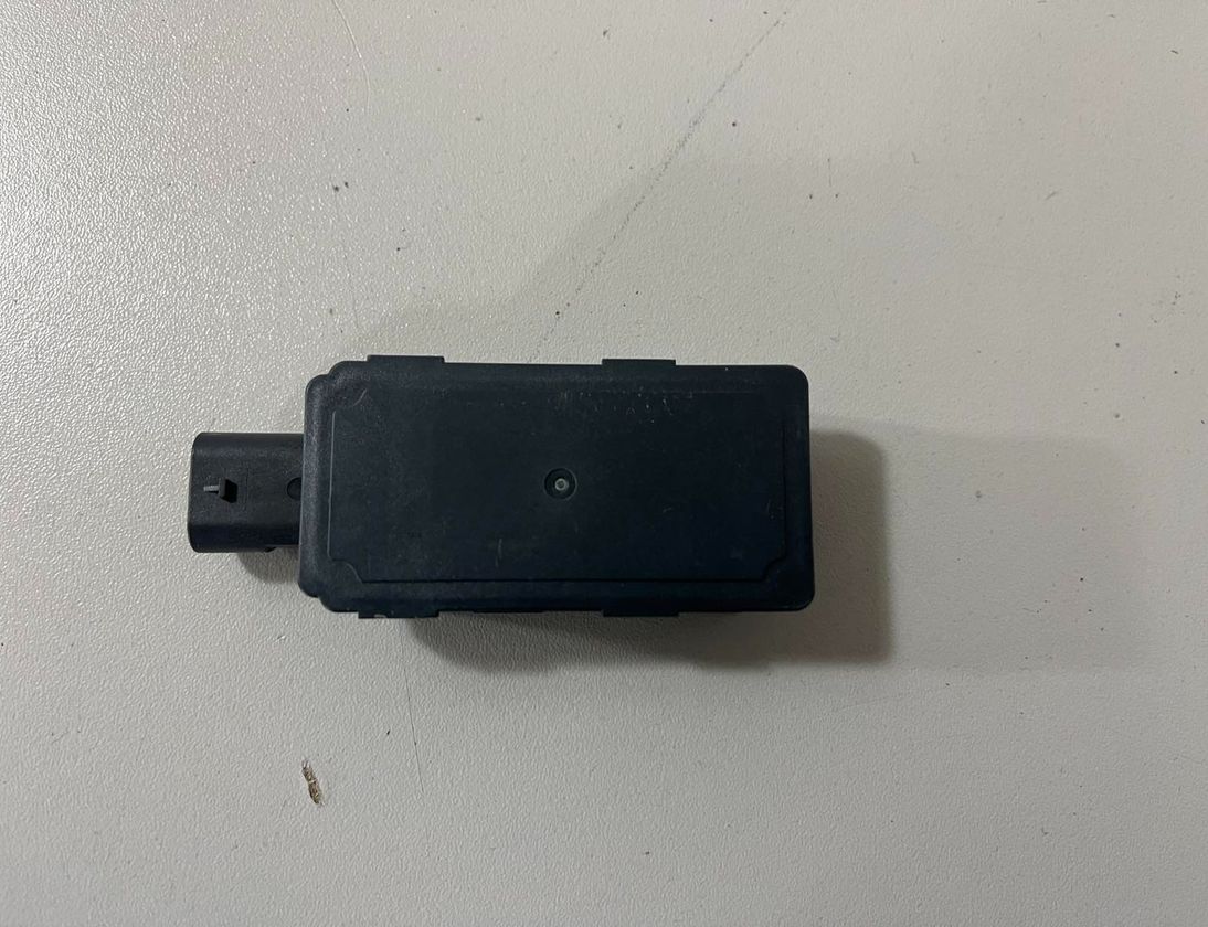 BMW X7 G07 (2018-2024) Keyless Entry Antenna 5A81725,5B60518,5B4E029,5A9DDD0,5A707E1,5A62D45,5A6A020,5A3EC73 33107690