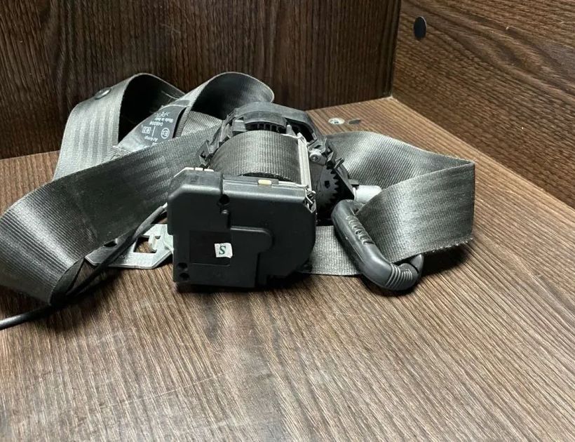 IVECO Daily 4 generation (2006-2011) Front Left Seatbelt 33009758,33017280A1 13997455