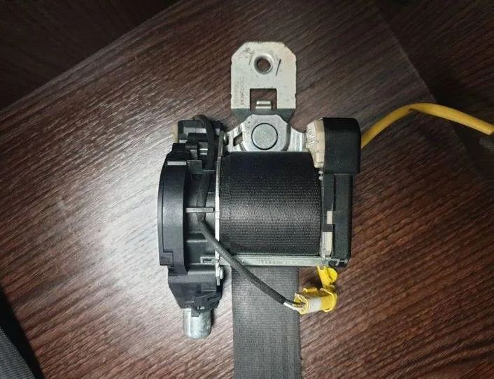 IVECO Daily 4 generation (2006-2011) Front Left Seatbelt 33017280A1 27328831