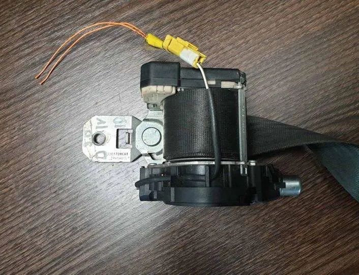 IVECO Daily 4 generation (2006-2011) Front Left Seatbelt 33017280A1 27328837